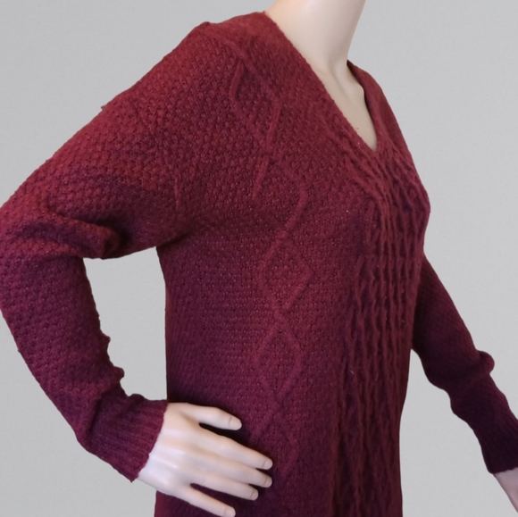 Suzy Shier Women's Burgundy Oversized V-neck Cable Knit Sweater - Picture 4 of 16